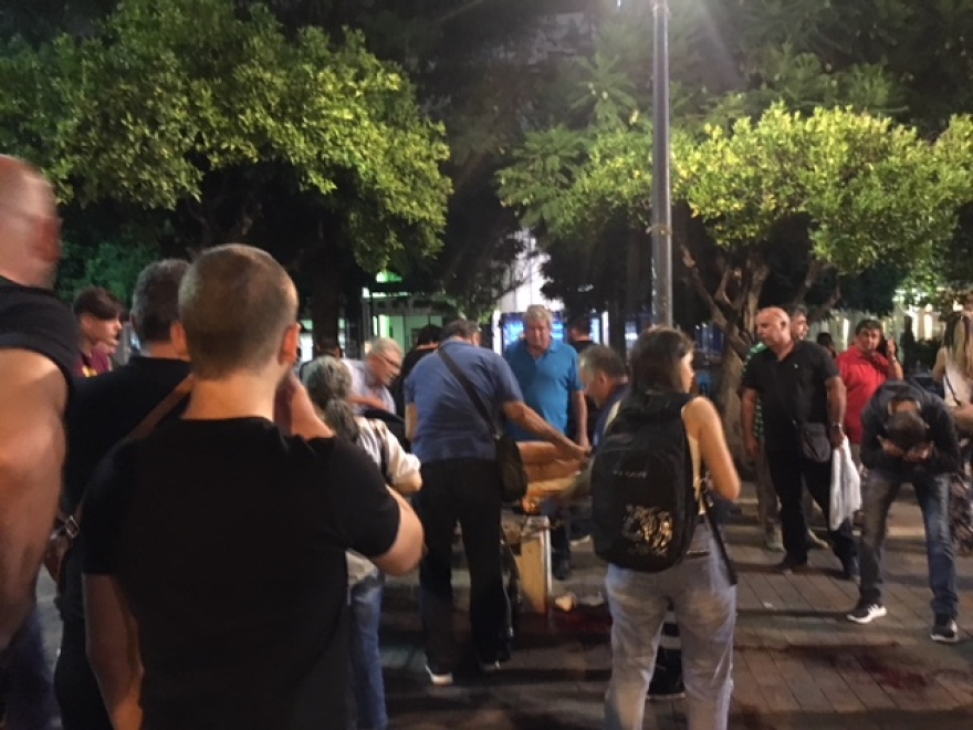 Αγωνία για τη 19χρονη στο Αγρίνιο: «Το παιδί μας ήταν στο φροντιστήριο και τώρα παλεύει στο νοσοκομείο»