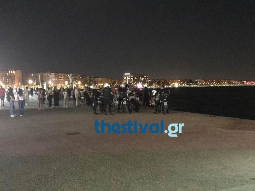 Έπεσαν στον Θερμαϊκό την ώρα που επιβιβάζονταν στο πλοιάριο «Κωνσταντής»!