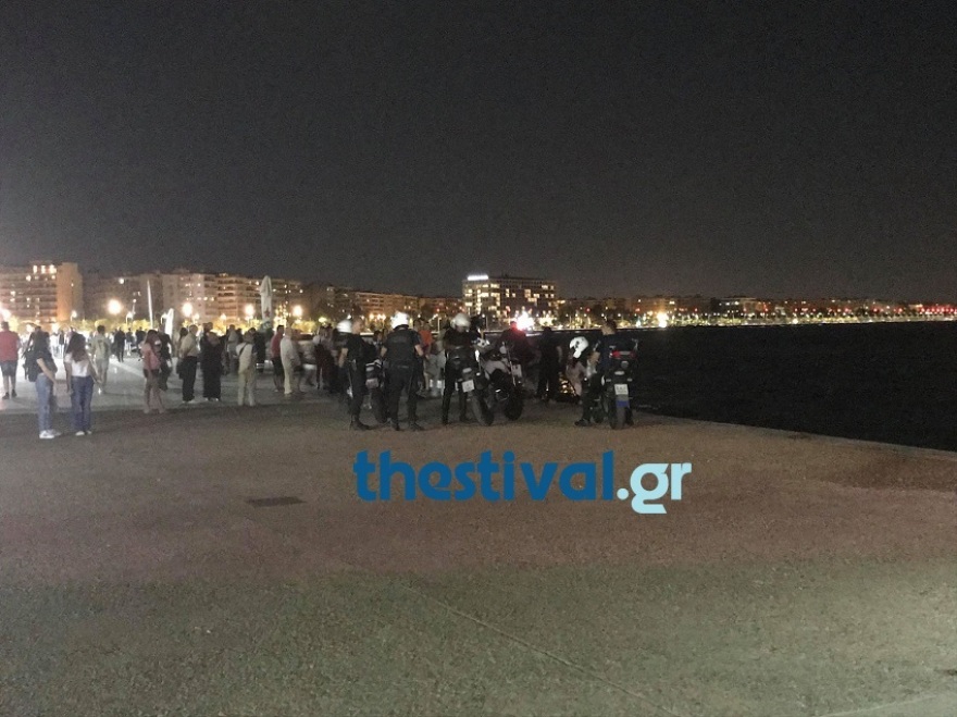 Έπεσαν στον Θερμαϊκό την ώρα που επιβιβάζονταν στο πλοιάριο «Κωνσταντής»!