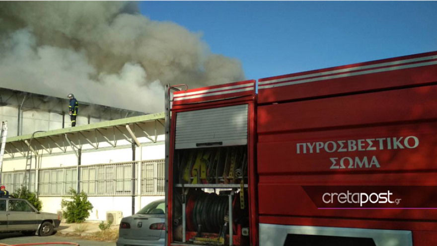 Μεγάλη φωτιά στο Πανεπιστήμιο Κρήτης: Έρευνες για τυχόν εγκλωβισμένους, αποπνικτική η ατμόσφαιρα