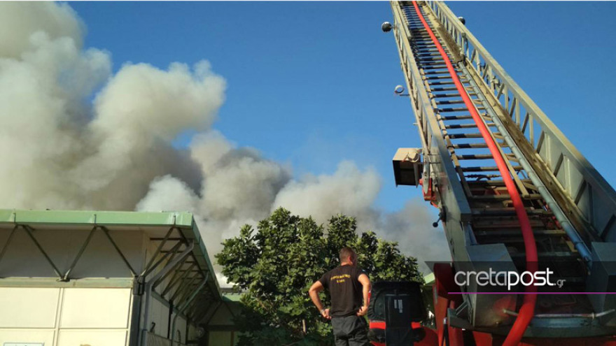 Μεγάλη φωτιά στο Πανεπιστήμιο Κρήτης: Έρευνες για τυχόν εγκλωβισμένους, αποπνικτική η ατμόσφαιρα