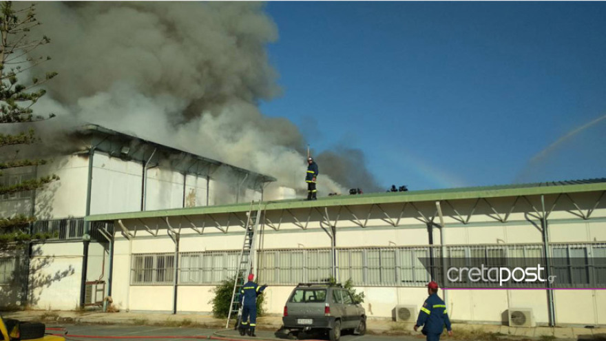 Μεγάλη φωτιά στο Πανεπιστήμιο Κρήτης: Έρευνες για τυχόν εγκλωβισμένους, αποπνικτική η ατμόσφαιρα