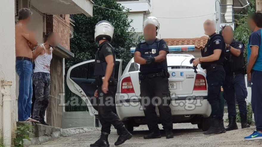 Σοκ στη Λαμία: Μαχαίρωσε τη φίλη της αδελφής του μπροστά στις μικρές ανιψιές του