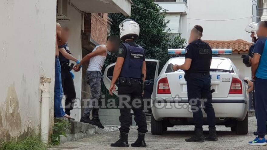 Σοκ στη Λαμία: Μαχαίρωσε τη φίλη της αδελφής του μπροστά στις μικρές ανιψιές του