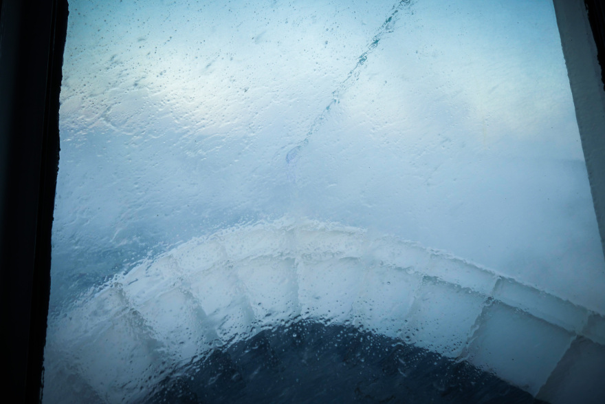 Αγριεύει ο «Ξενοφών»: Ισχυροί άνεμοι στη Θεσσαλονίκη - Ξεριζώθηκαν δέντρα, ζημιές σε ΙΧ  