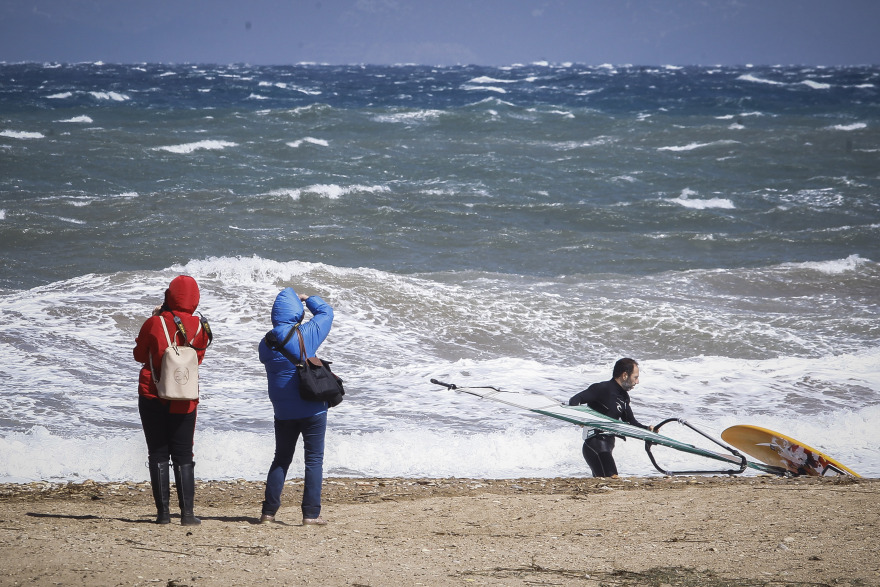 Σαρώνει ο «Ξενοφών»: 580 κλήσεις στην Πυροσβεστική για κομμένα δένδρα - αντικείμενα στους δρόμους