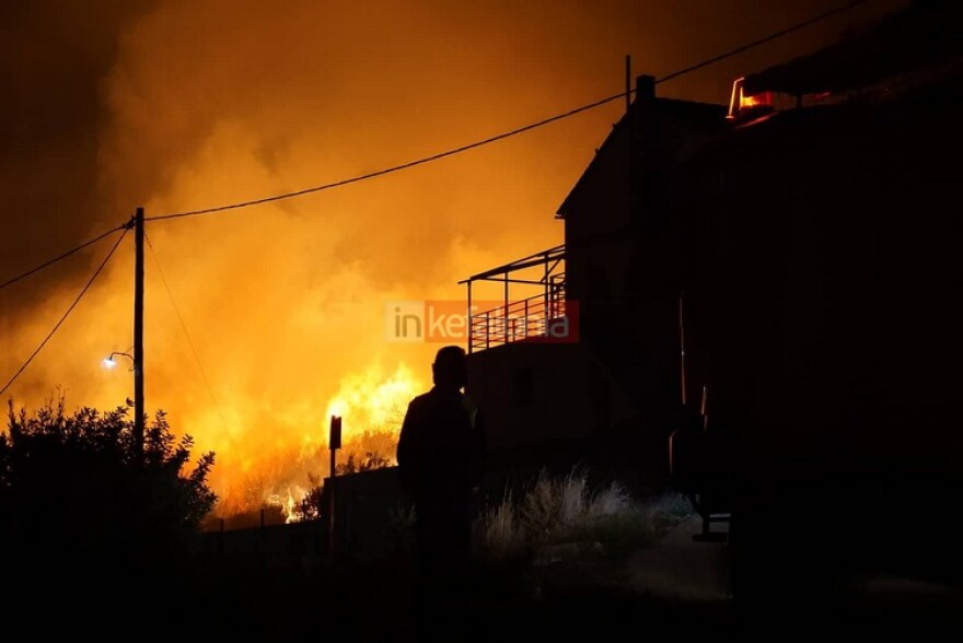 Κεφαλονιά: Ολονύχτια μάχη με τις φλόγες έξω από το χωριό Ζόλα