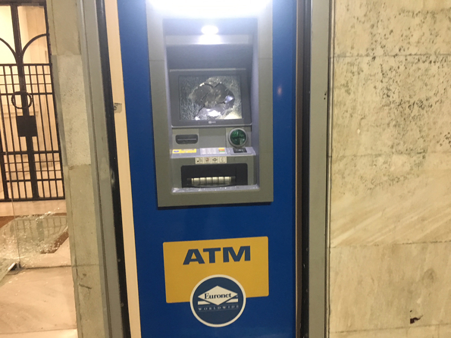 Ένταση και βανδαλισμοί καταστημάτων στο κέντρο της Αθήνας στην πορεία για τον Ζακ Κωστόπουλο