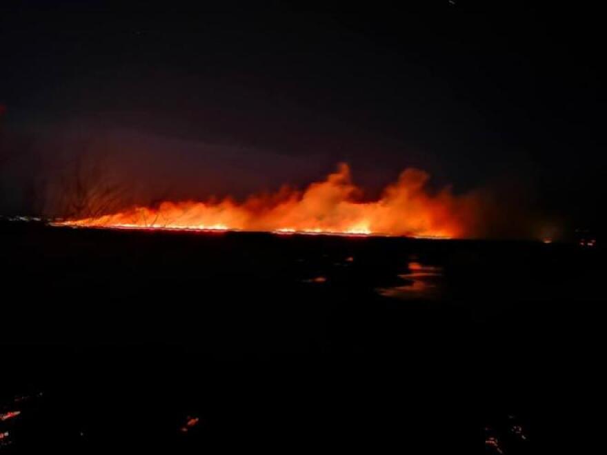 Μεγάλη πυρκαγιά στον Άραξο: Το μέτωπο κατευθύνεται στον αρχαιολογικό χώρο του Τείχους των Δυμαίων