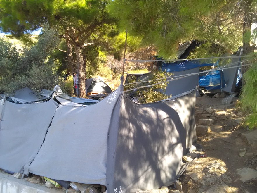 Φωτογραφίες: Ασφυκτικά γεμάτο το hotspot στη Σάμο - Τραγικές συνθήκες για 4.000 πρόσφυγες 