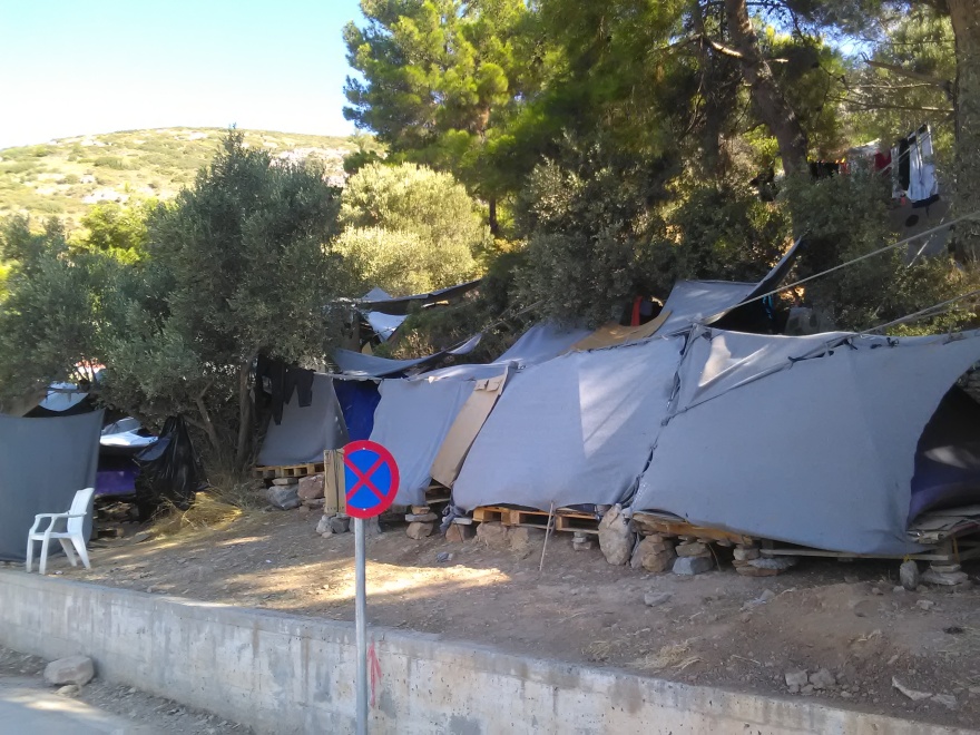Φωτογραφίες: Ασφυκτικά γεμάτο το hotspot στη Σάμο - Τραγικές συνθήκες για 4.000 πρόσφυγες 