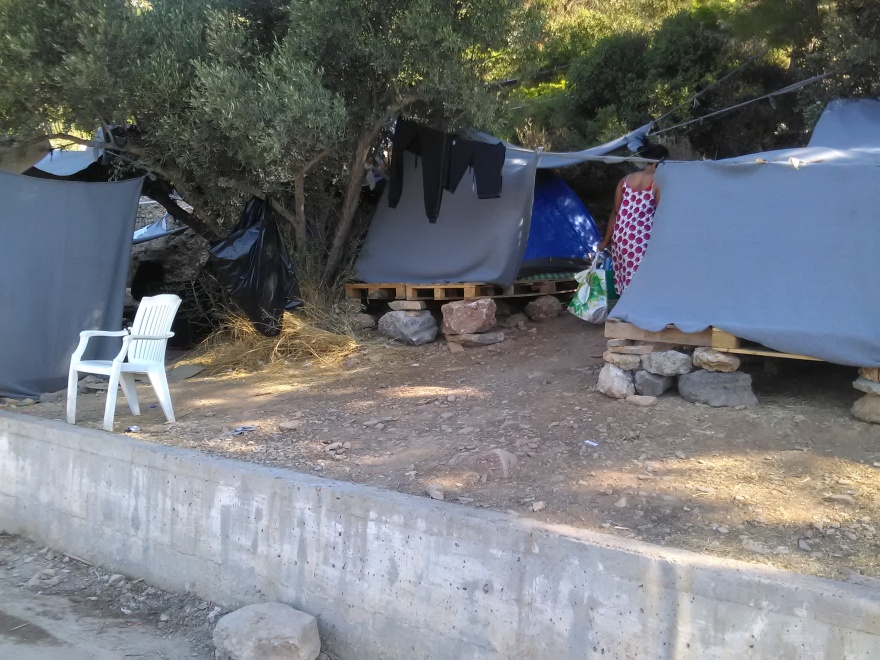 Φωτογραφίες: Ασφυκτικά γεμάτο το hotspot στη Σάμο - Τραγικές συνθήκες για 4.000 πρόσφυγες 
