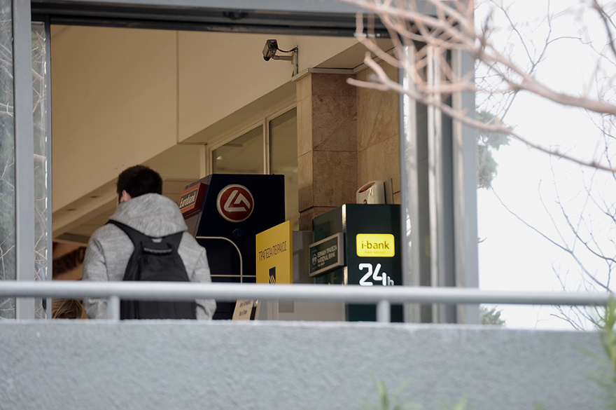 Θρασύτατη ληστεία χρηματαποστολής μπροστά σε κόσμο στο Avenue