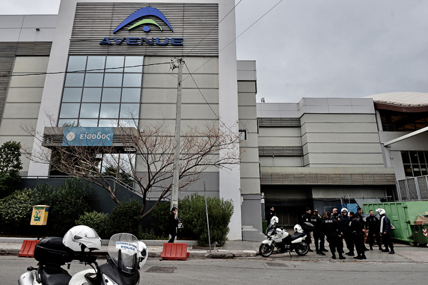 Θρασύτατη ληστεία χρηματαποστολής μπροστά σε κόσμο στο Avenue