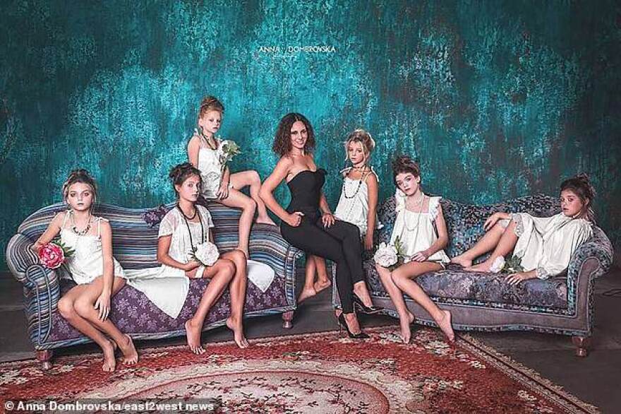 Σάλος στην Ουκρανία για εταιρεία που χρησιμοποίησε κορίτσια 8 ετών για «αισθησιακά εσώρουχα» 