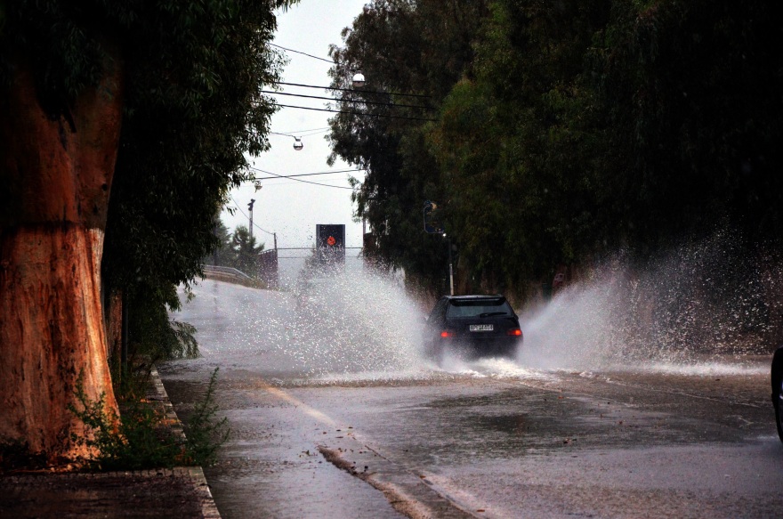 Τουλάχιστον 25 σπίτια πλημμύρισαν στο Άργος - Συνεχίζει να βρέχει στα βουνά