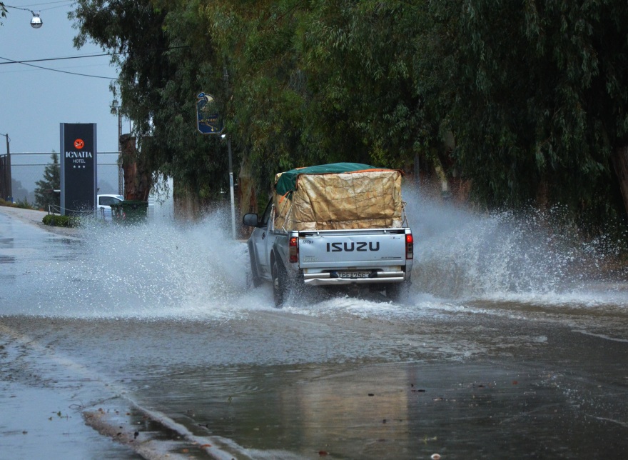 Τουλάχιστον 25 σπίτια πλημμύρισαν στο Άργος - Συνεχίζει να βρέχει στα βουνά