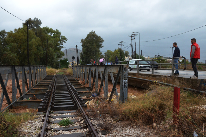 Σε κατάσταση έκτακτης ανάγκης Κορινθία,  Αργολίδα και Β. Εύβοια - Τρεις αγνοούμενοι στο Μαντούδι