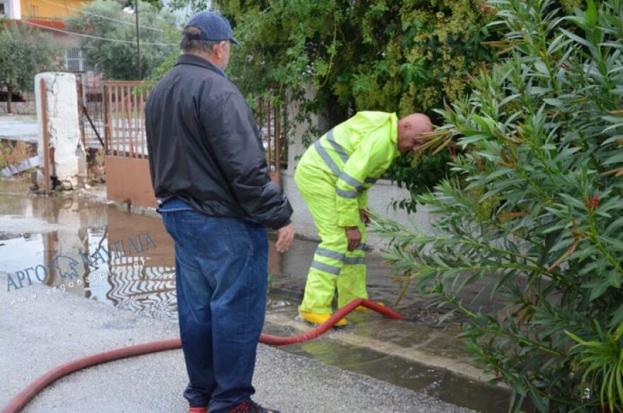 Σε κατάσταση έκτακτης ανάγκης Κορινθία,  Αργολίδα και Β. Εύβοια - Τρεις αγνοούμενοι στο Μαντούδι