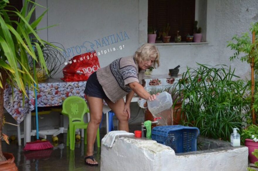 Σε κατάσταση έκτακτης ανάγκης Κορινθία,  Αργολίδα και Β. Εύβοια - Τρεις αγνοούμενοι στο Μαντούδι