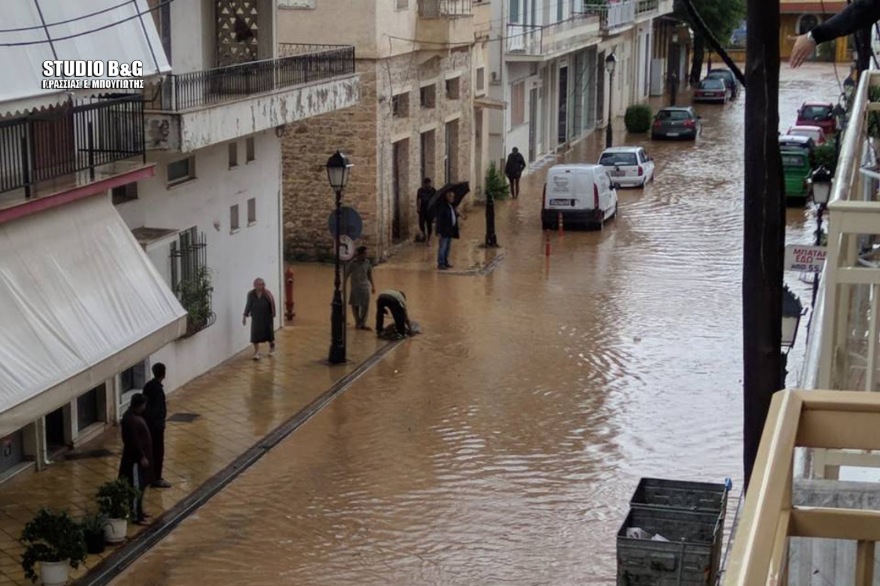 Σε κατάσταση έκτακτης ανάγκης Κορινθία,  Αργολίδα και Β. Εύβοια - Τρεις αγνοούμενοι στο Μαντούδι
