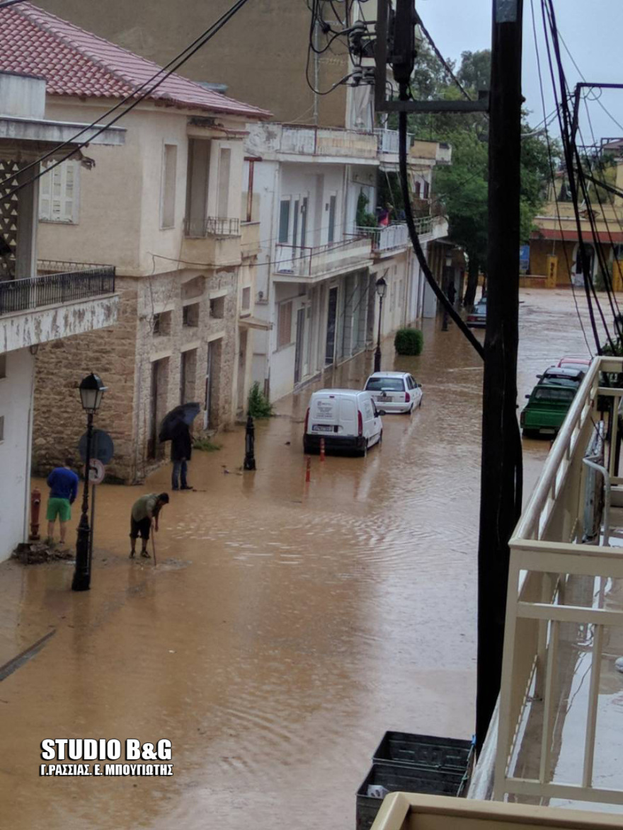 Σε κατάσταση έκτακτης ανάγκης Κορινθία,  Αργολίδα και Β. Εύβοια - Τρεις αγνοούμενοι στο Μαντούδι