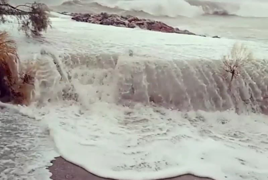 Αγωνία για την τύχη των τριών αγνοουμένων μετά το καταστροφικό πέρασμα του «Ζορμπά» στην Εύβοια