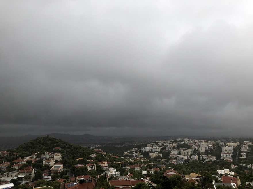 Καιρός: Εξασθενημένος στην Αττική ο κυκλώνας Ζορμπάς - Πώς θα κινηθεί τις επόμενες ώρες
