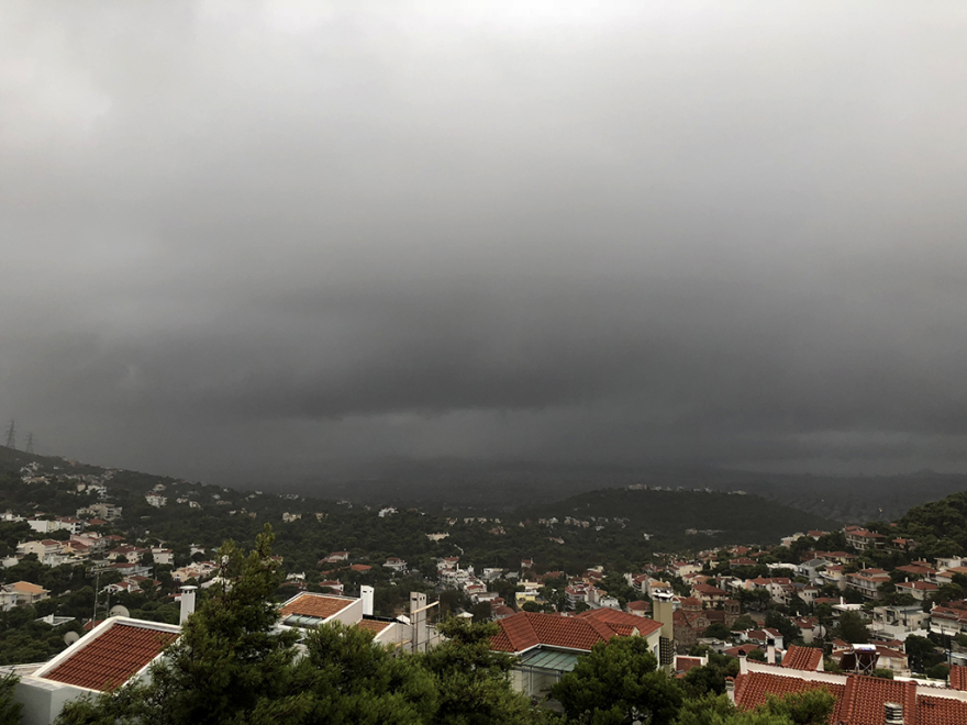 Καιρός: Εξασθενημένος στην Αττική ο κυκλώνας Ζορμπάς - Πώς θα κινηθεί τις επόμενες ώρες