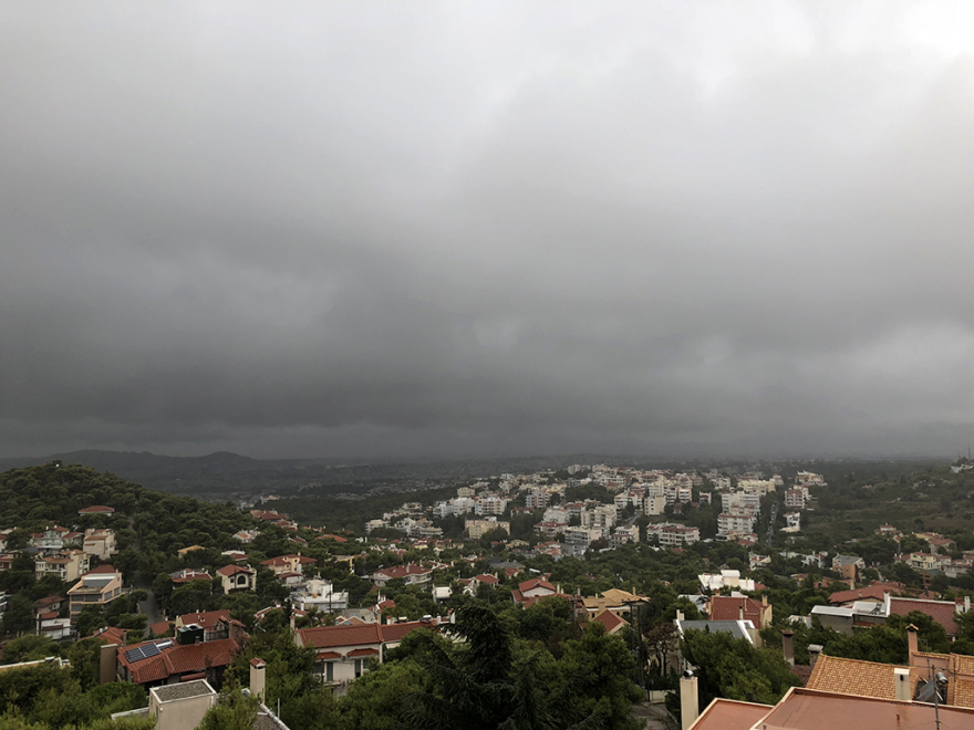 Καιρός: Εξασθενημένος στην Αττική ο κυκλώνας Ζορμπάς - Πώς θα κινηθεί τις επόμενες ώρες