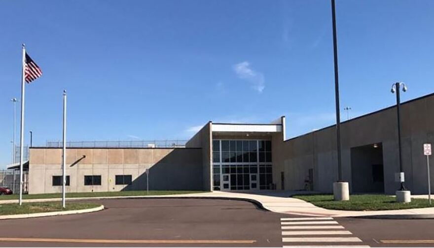 Η πρώτη μέρα του Μπιλ Κόσμπι στη φυλακή: Μίλησε με τη γυναίκα του και έφαγε κεφτέδες με πουρέ