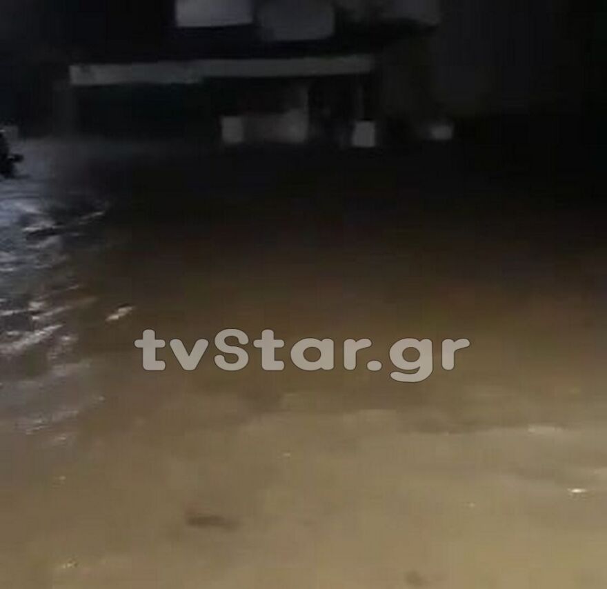 Σε κατάσταση έκτακτης ανάγκης Κορινθία,  Αργολίδα και Β. Εύβοια - Τρεις αγνοούμενοι στο Μαντούδι