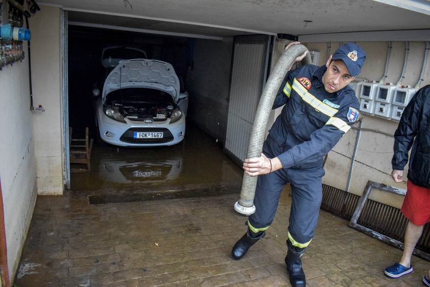 Φωτογραφίες: Εικόνες Αποκάλυψης άφησε πίσω του ο κυκλώνας «Ζορμπάς» σε Μαντούδι και Αργολίδα 