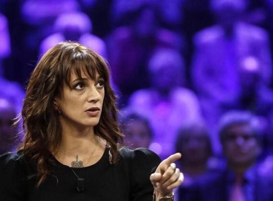 Η Άζια Αρτζέντο... πήρε τ' όπλο της: «Τα χώνει» άγρια σε Μπένετ, ΜακΓκάουαν και Rain Dove