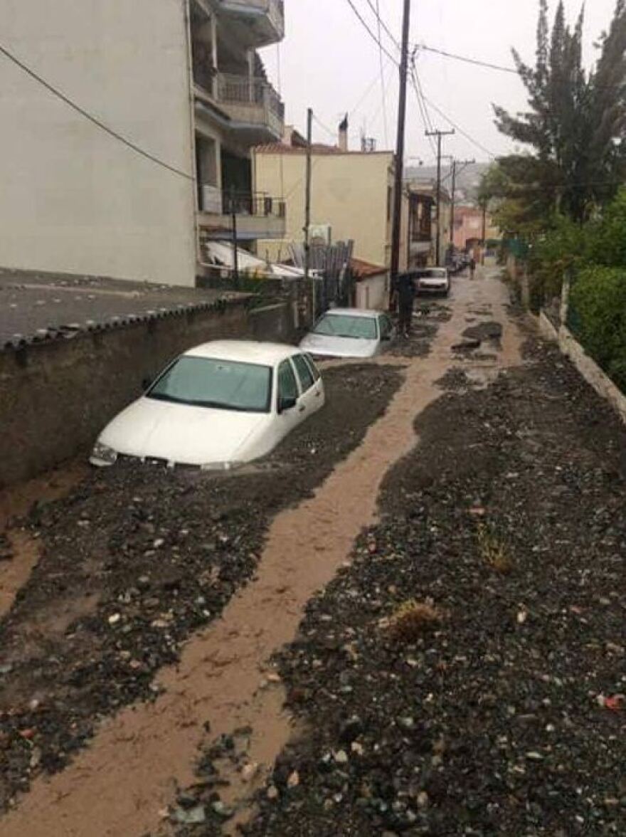 «Μάχη» από ΕΜΑΚ και δύτες για να βρεθούν οι τέσσερις αγνοούμενοι του «Ζορμπά»