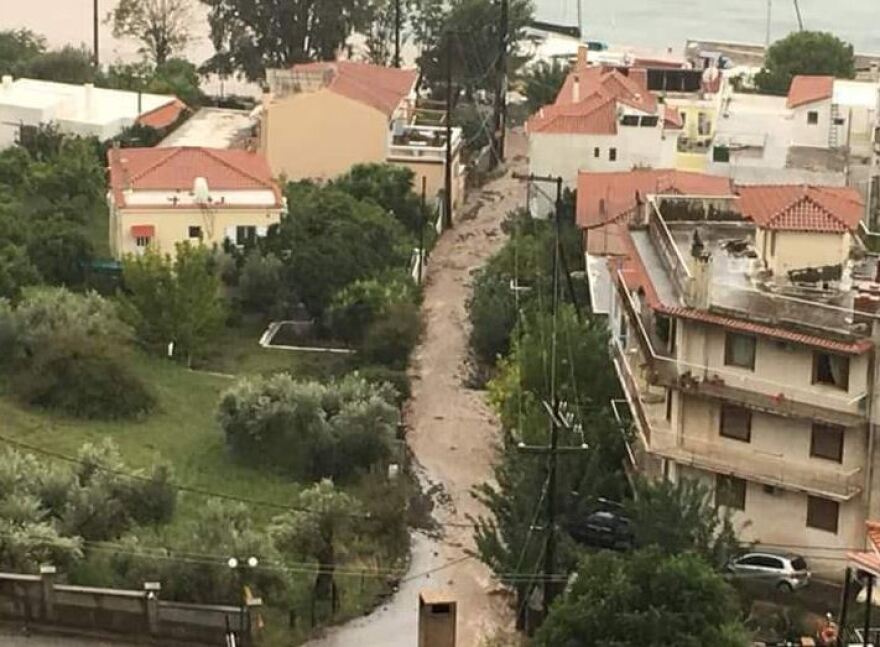 «Μάχη» από ΕΜΑΚ και δύτες για να βρεθούν οι τέσσερις αγνοούμενοι του «Ζορμπά»