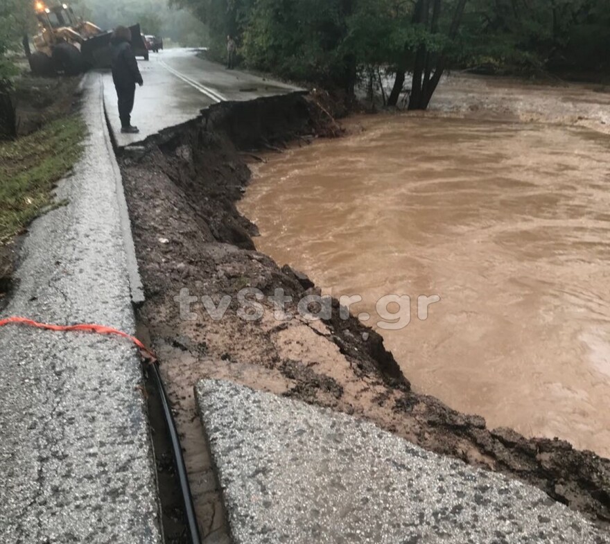 «Μάχη» από ΕΜΑΚ και δύτες για να βρεθούν οι τέσσερις αγνοούμενοι του «Ζορμπά»