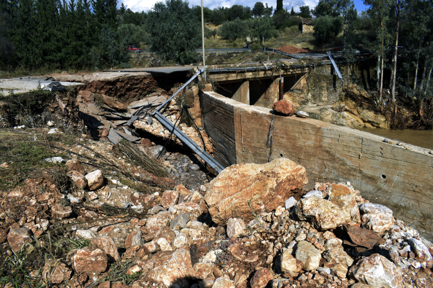 Ώρες αγωνίας για τους αγνοούμενους του κυκλώνα «Ζορμπά»
