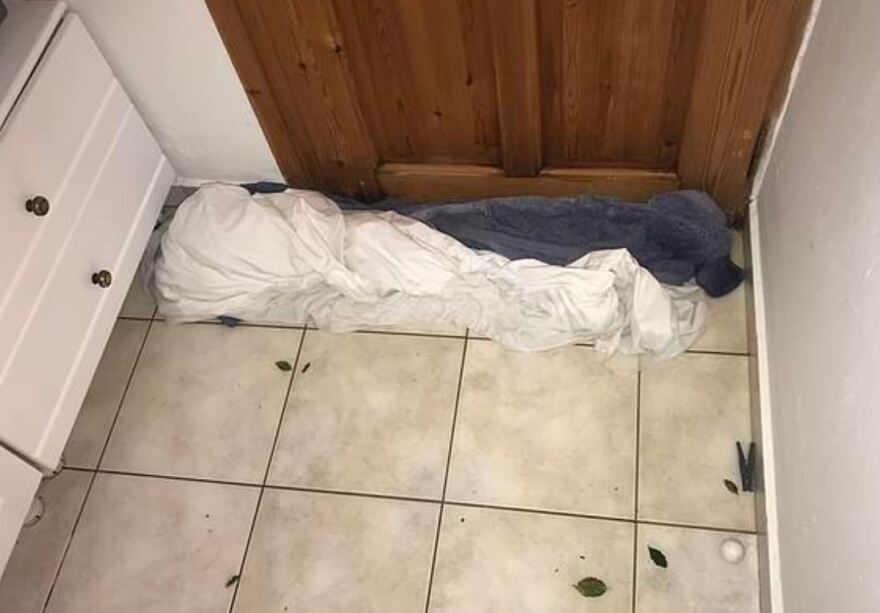 Γκέι Βρετανοί τουρίστες «καταγγέλλουν» τον «Ζορμπά» ότι τους άφησε χωρίς νερό και φαγητό επί δύο μέρες!