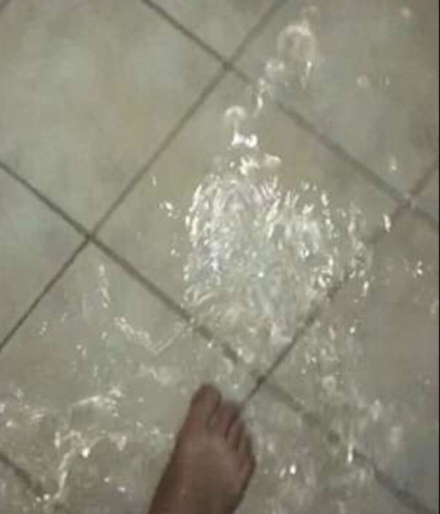 Γκέι Βρετανοί τουρίστες «καταγγέλλουν» τον «Ζορμπά» ότι τους άφησε χωρίς νερό και φαγητό επί δύο μέρες!