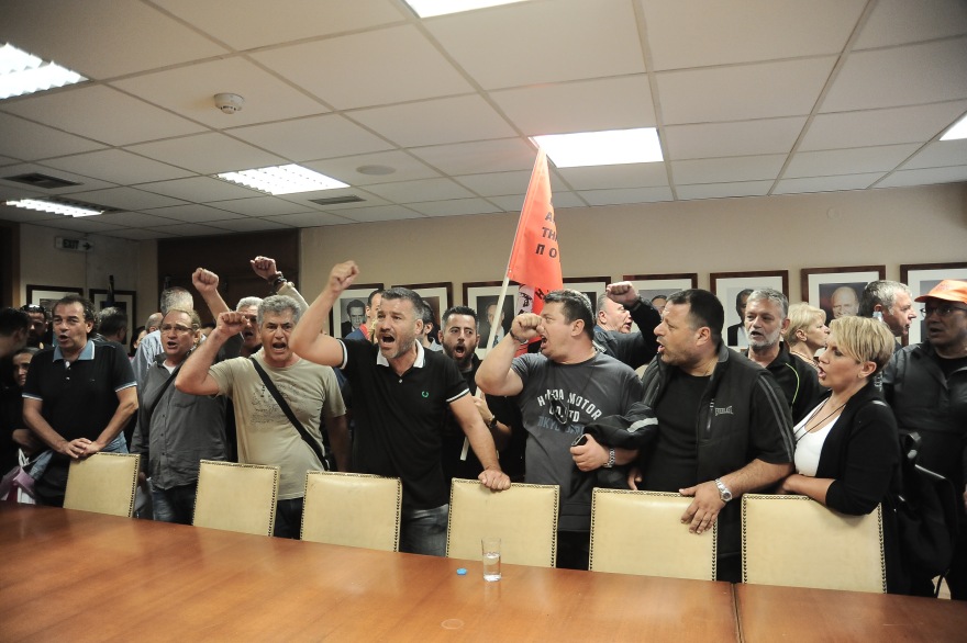 «Ντου» στο υπουργείο Οικονομικών - Διαμαρτυρία για τα Βαρέα και Ανθυγιεινά Επαγγέλματα