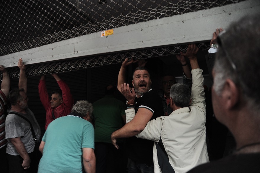 «Ντου» στο υπουργείο Οικονομικών - Διαμαρτυρία για τα Βαρέα και Ανθυγιεινά Επαγγέλματα