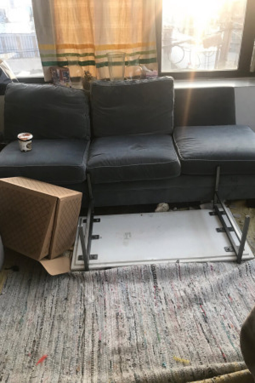 Οι χειρότερες καθαρίστριες της ιστορίας: Ήπιαν όλο το αλκοόλ του σπιτιού, τα έκαναν λίμπα και... ξεράθηκαν στο πάτωμα