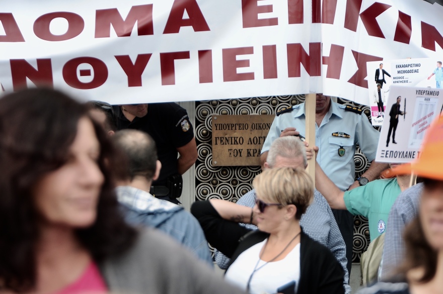 «Ντου» στο υπουργείο Οικονομικών - Διαμαρτυρία για τα Βαρέα και Ανθυγιεινά Επαγγέλματα