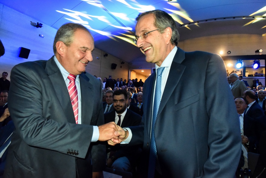 Τα πηγαδάκια και τα χαμόγελα στην επέτειο της Νέας Δημοκρατίας 