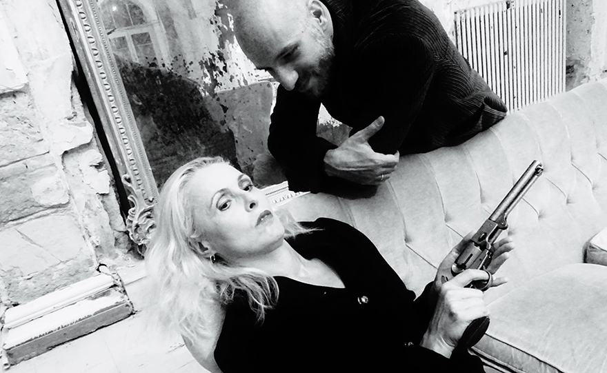 Η Έντα Γκάμπλερ στη σάλα του Μπάγκειον, στην Ομόνοια