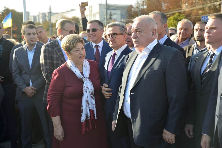 Με συγκίνηση πραγματοποιήθηκαν τα εγκαίνια της ελληνικής πλατείας στη Μαριούπολη