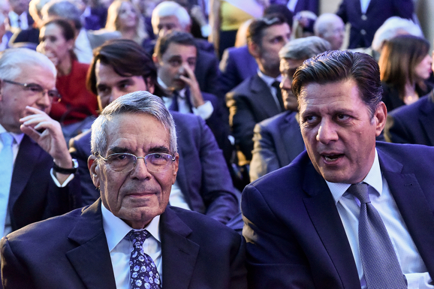 Τα πηγαδάκια και τα χαμόγελα στην επέτειο της Νέας Δημοκρατίας 