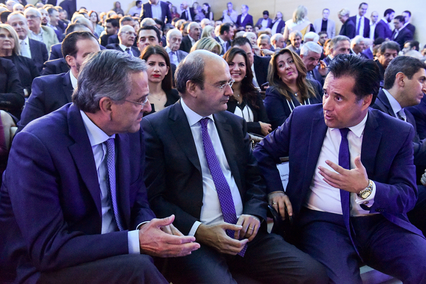 Τα πηγαδάκια και τα χαμόγελα στην επέτειο της Νέας Δημοκρατίας 