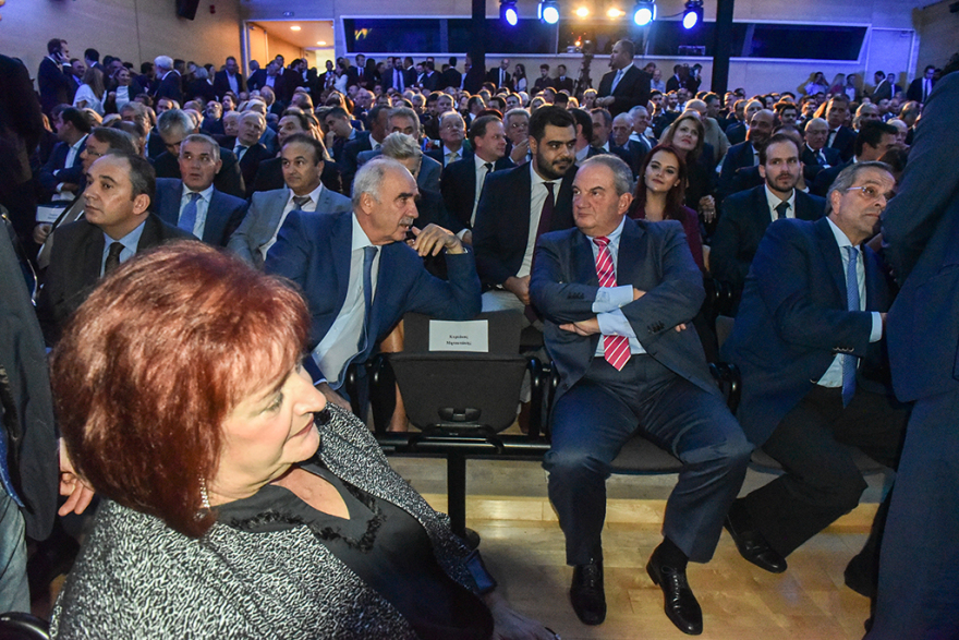 Τα πηγαδάκια και τα χαμόγελα στην επέτειο της Νέας Δημοκρατίας 